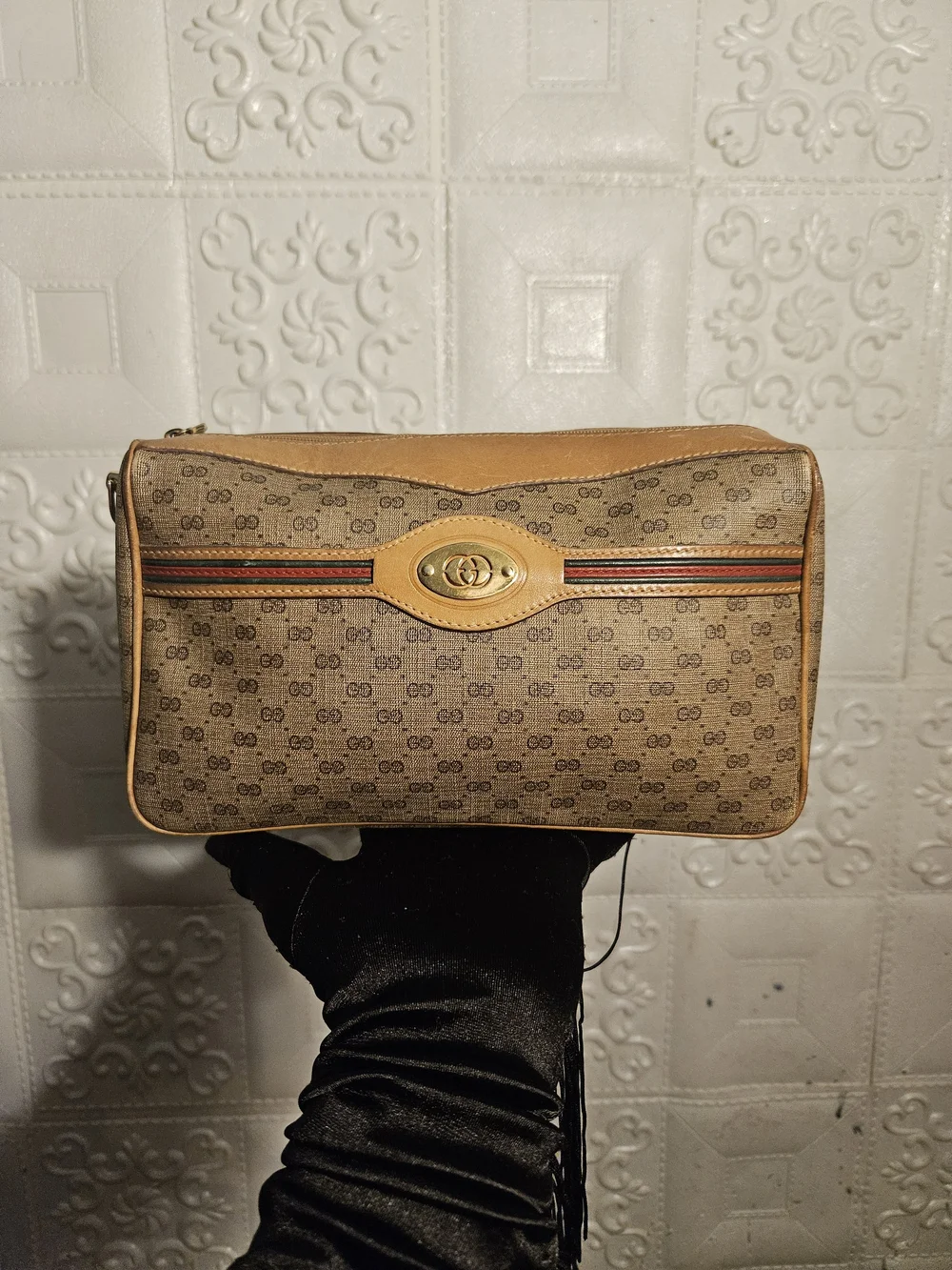 Gucci Men's Signature Pattern Crossbody Toiletry Clutch Bag in Brown AUTHENTIC